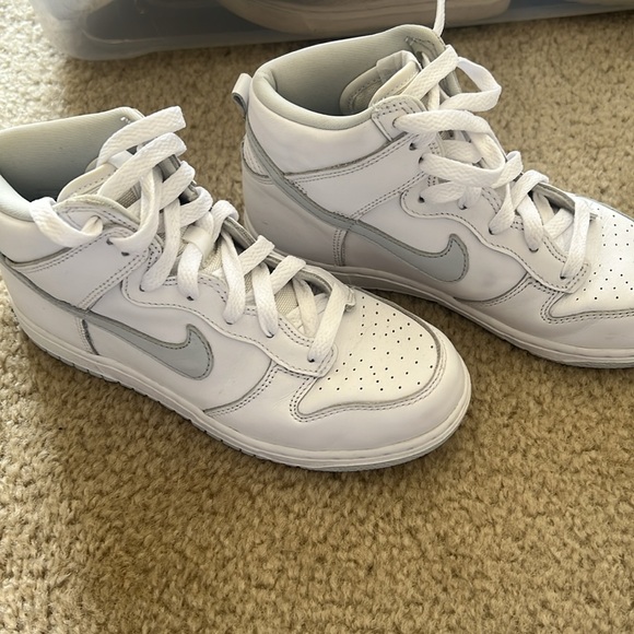 NIKE courts- gently worn - Picture 2 of 2